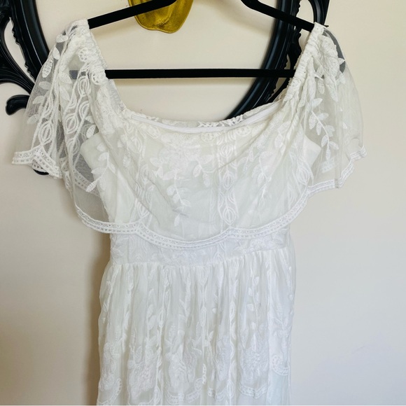 White Lace Off the Shoulder Boho Style Maxi Dress - Picture 11 of 15